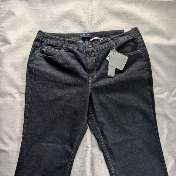Bandolino Ariana Bootcut Stretch Dark Wash Blue Jeans Women's Size 24 NEW! - Picture 1 of 5